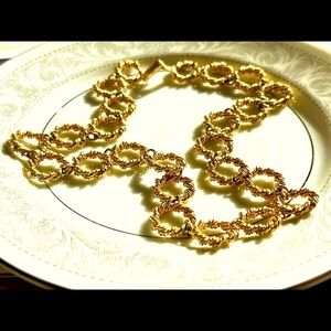 TRIFARI Necklace Goldtone Twisted Rope Circle Link 16” Gorgeous Vintage Jewelry